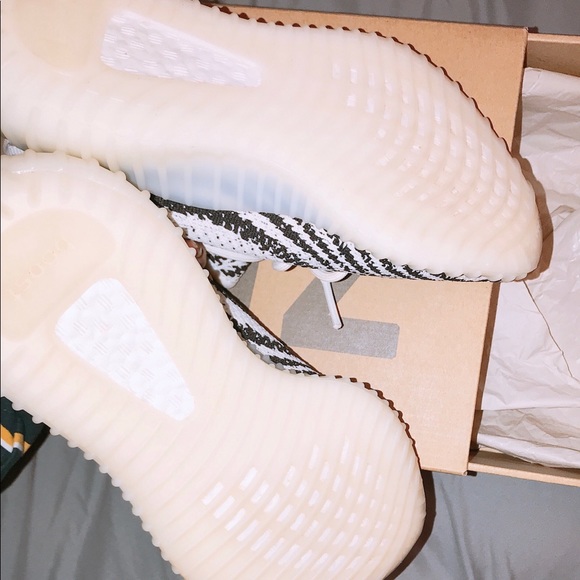YEEZY 350 ZEBRA - Picture 4 of 5